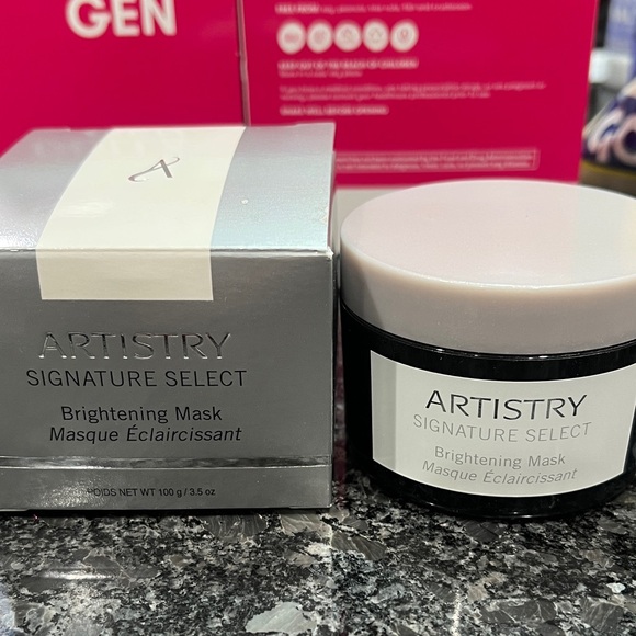 artis Other - Artistry Signature Select Brightening Mask - Silver and Black
